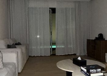 شاليه بمسبح خارجي وغرفة نوم 