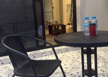 استديو بسرير ماستر وأثاث مريح 