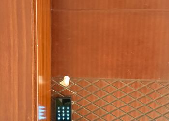 استديو بسرير ماستر وجلسة جانبية 