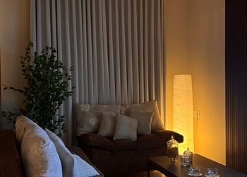 استديو بأثاث مريح وبسيط 