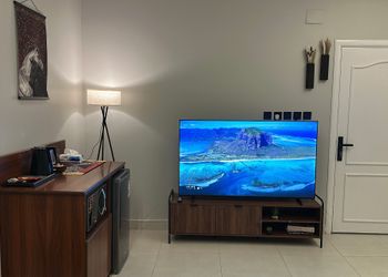استديو بسرير ماستر وجلسة جانبية 