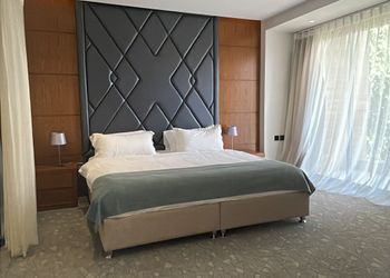 شاليه بمجلس ومسبح داخلي 