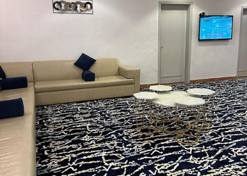 استراحه بمسطحات خضراء وغرف نوم