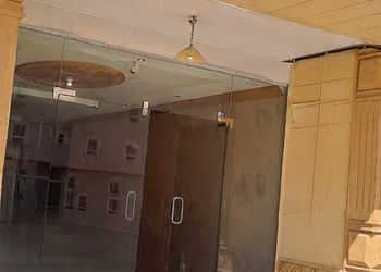 استديو بأثاث مريح وبسيط 