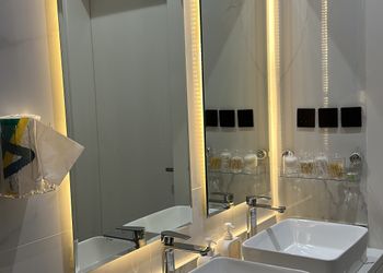استديو بسرير ماستر وجلسة مريحة 