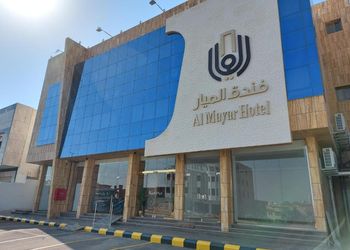 غرفة بأثاث مريح وبسيط 