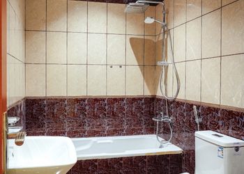شقة بغرفة معيشة وغرفتين نوم 