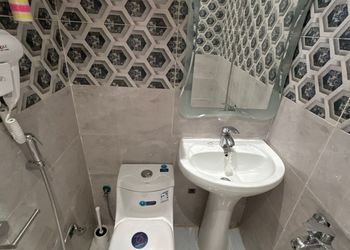 استديو بأثاث مريح وبسيط 