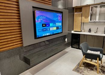 استديو بأثاث مريح وبسيط 