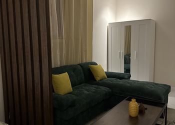 استديو انيق بسرير ماستر وجلسة