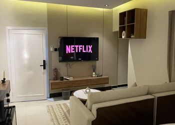 استديو بتصميم أنيق ودخول ذاتي