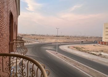 شقة بغرفتين نوم وصالة 
