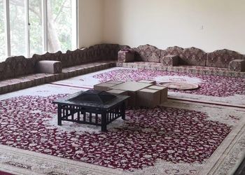 مزرعة بإطلالة جبلية واشجار 