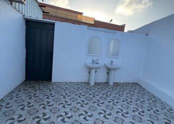 استراحة بمجلس وفناء خارجي 