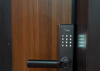 شقة بغرفة معيشة وغرفتين نوم 
