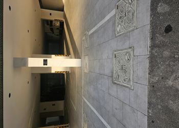 استديو بجلسة جانبية ودخول ذاتي 