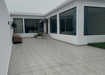 شاليه بتصميم انيق و مسبح داخلي 