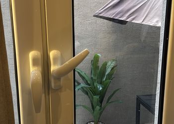 استديو هادئ بدخول ذاتي 