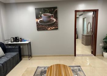 شقة بصالة مريحة ودخول ذاتي 