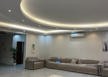 شاليه بمسطح اخضر ومسبح