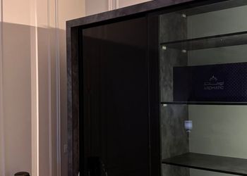 استديو بأثاث مريح وبسيط 