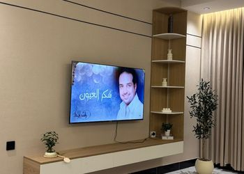 شقة بدخول ذاتي وصالة أنيقة 
