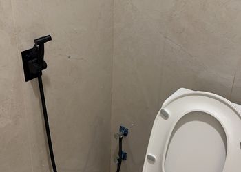 شقة بغرفة معيشة وغرفتين نوم 