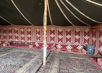 مخيم بجلسة خارجية وأجواء ممتعة