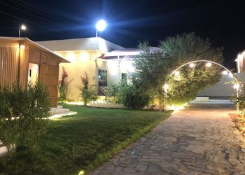 استراحة ببيت شعر وجلسة خارجية