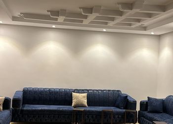 شاليه بملعب كرة طائرة ومسبح