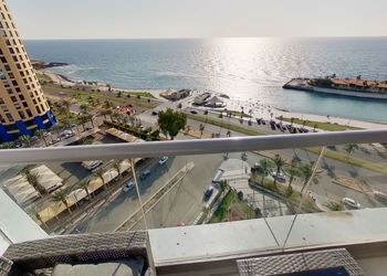 شقة بإطلالة على البحر