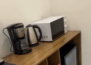 شقة بصالة جلوس وغرفة نوم 