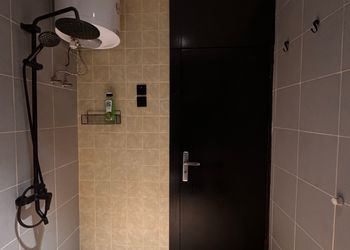  استديو بغرفة نوم بجلسة انيقة 