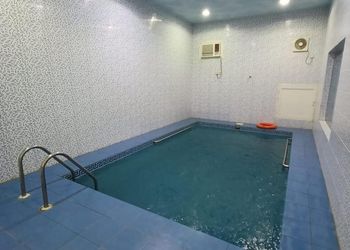 شاليه بغرفة نوم مطلة على المسبح 