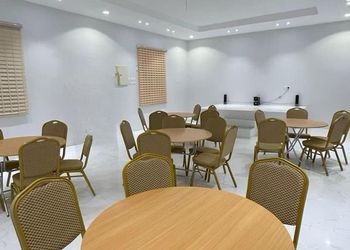 شاليه بجلسة خارجية وألعاب أطفال