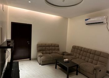 شقة بغرفة معيشة وغرفتين نوم 
