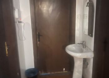 شقة بغرفة جلوس وغرفتين نوم 