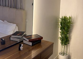 استديو بأثاث مريح وبسيط 