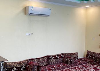 شاليه بجلسة خارجية ومسبح خارجي
