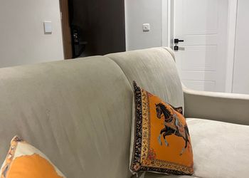 شقة بغرفة معيشة وغرفتين نوم 