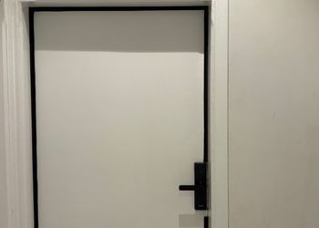 استديو بسرير ماستر وجلسة جانبية
