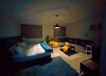 استديو بسرير ماستر وجلسة جانبية 