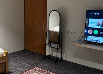 استديو بسرير فردي وجلسة جانبية