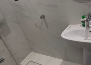 شقة بصالة مريحة وغرفتين نوم 