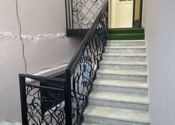 شقة بغرفة معيشة وغرفة نوم 