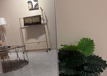 استديو بسرير ماستر وجلسة مريحة