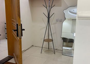 استديو بأثاث مريح وبسيط 
