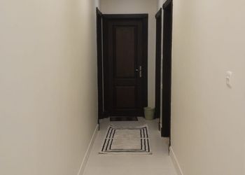 شقة بصالة وغرف نوم