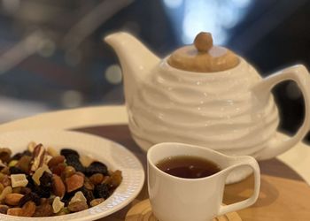 شاليه بمجلس كبير مطل على المسبح
