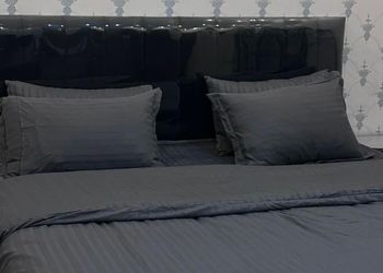استديو بسرير ماستر وجلسة جانبية